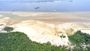 04-10-2023-sobrevoo-e-visita-a-comunidade-de-catalo-atingida-pela-estiagem-em-manaus_53234504960_o-e1716651447982-Media