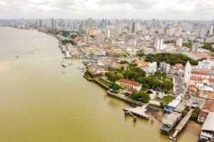 106023449-vista-aerea-de-belem-e-do-mercado-ver-o-peso-especial-sobre-o-para.-credito-augusto-mirand
