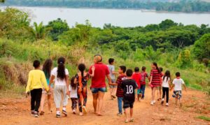 imersao_na_floresta_criancas_e_adolescente_do_projeto_aldeias_visitam_o_rio_xingu_credito_divulgacao_0