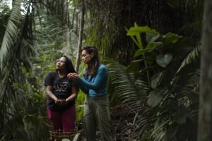 A extrativista de castanha-do-brasil Raimunda Rodrigues e a chef Bel Coelho Média