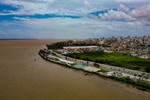 Capa_COP30-escancara-crise-de-moradia-energia-e-agua-em-Belem