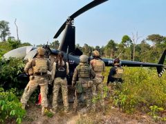 109200855-drogas-e-helicoptero-do-pcc-apreendidos-no-amazonas.-credito-secretaria-de-seguranca-d