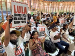 Indígenas do povo Kaxuyana fazem protesto