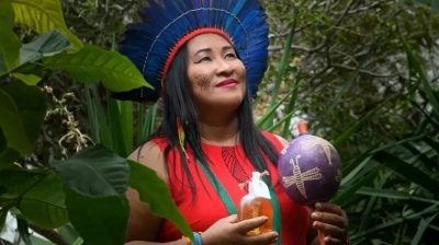 a-mestra-da-medicina-tradicional-indigena-tati-peppe-macuxi-da-omir-organizacao-das-mulheres-indigenas-de-roraima-1712963325855_v2_900x506