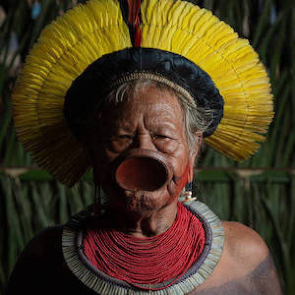 Foto de rosto do Cacique Raoni