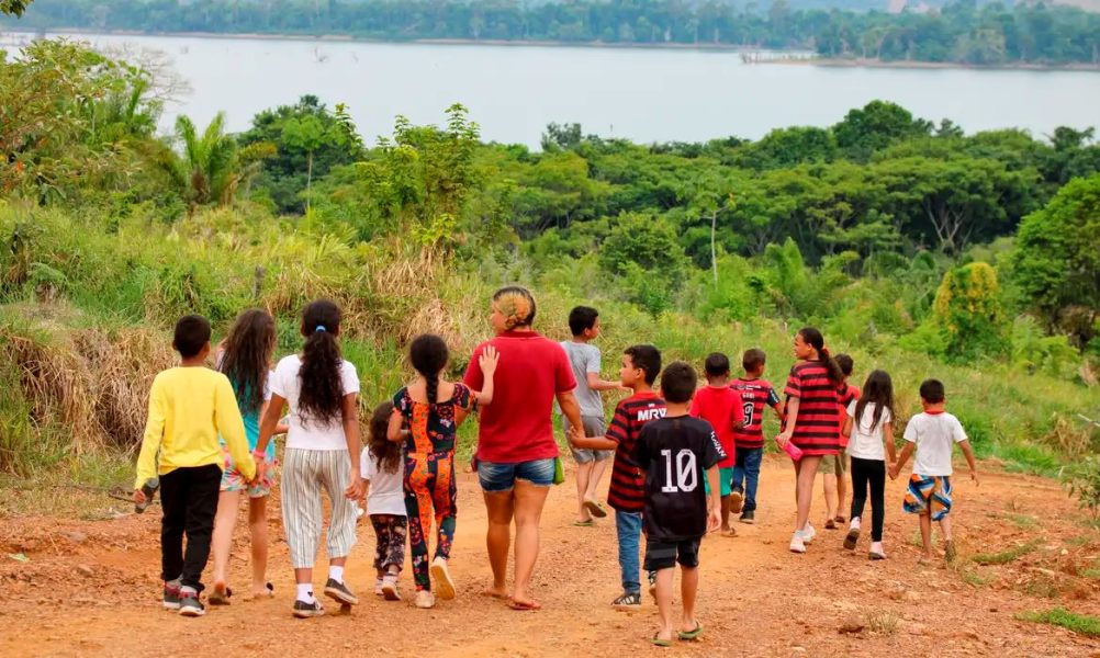 imersao_na_floresta_criancas_e_adolescente_do_projeto_aldeias_visitam_o_rio_xingu_credito_divulgacao_0